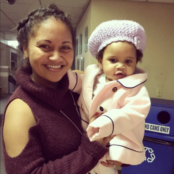 A Girl in 😍 with the idea of ❤️ - Picture 4 of 7